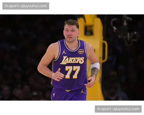 湖人东契奇持球时间控制 29分钟高效输出体现战术智慧 湖人东契奇持球时间控制 29分钟高效输出体现战术智慧
